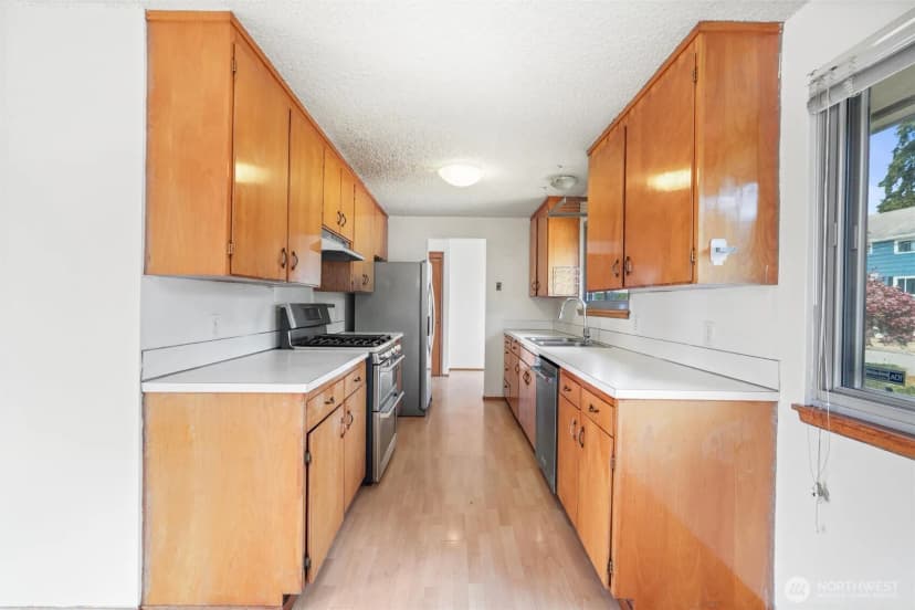 Property photo for 21443 13th Avenue S, Des Moines photo 6