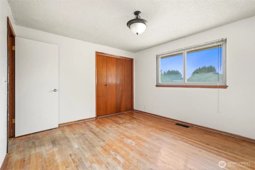 Property photo for 21443 13th Avenue S, Des Moines photo 14