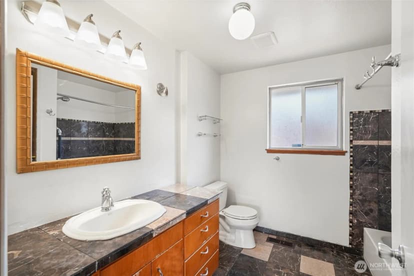 Property photo for 21443 13th Avenue S, Des Moines photo 15