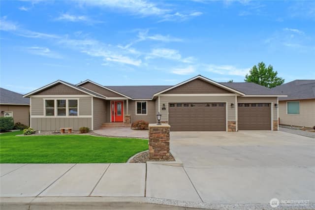 Property photo for 76 S Meadowbrook Lane, East Wenatchee photo 2