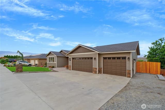 Property photo for 76 S Meadowbrook Lane, East Wenatchee photo 3