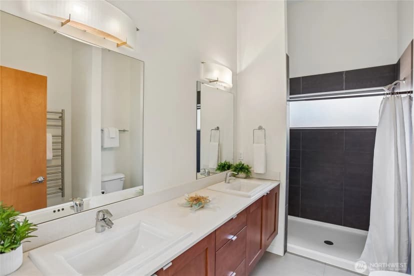 Property photo for 1018 Ne 103rd Street, Seattle photo 20