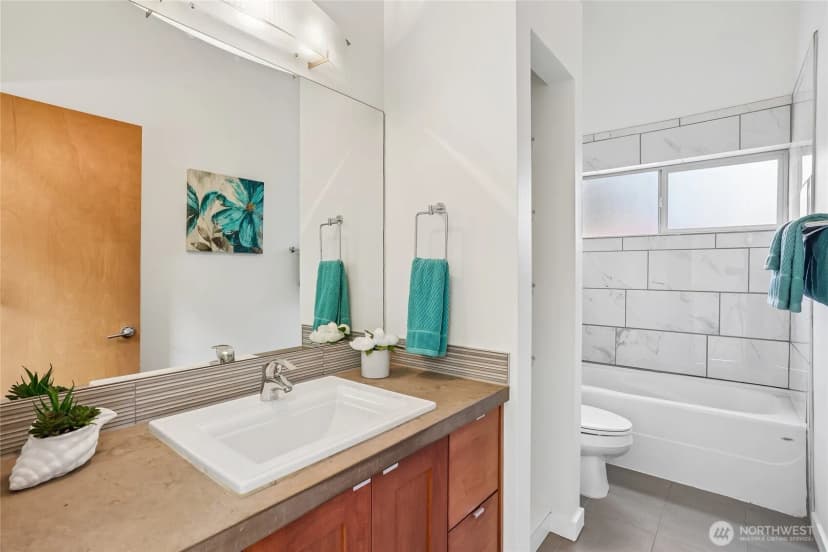 Property photo for 1018 Ne 103rd Street, Seattle photo 16