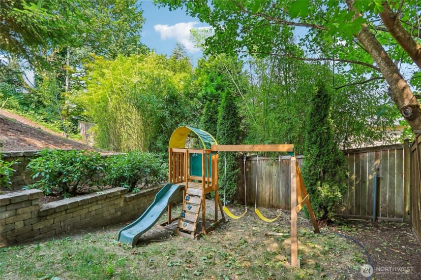 Property photo for 1018 Ne 103rd Street, Seattle photo 26