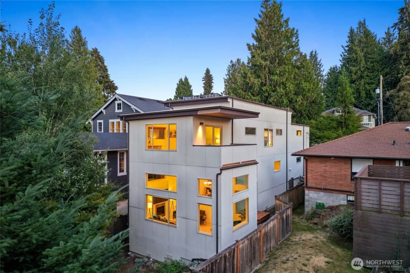Property photo for 1018 Ne 103rd Street, Seattle photo 29