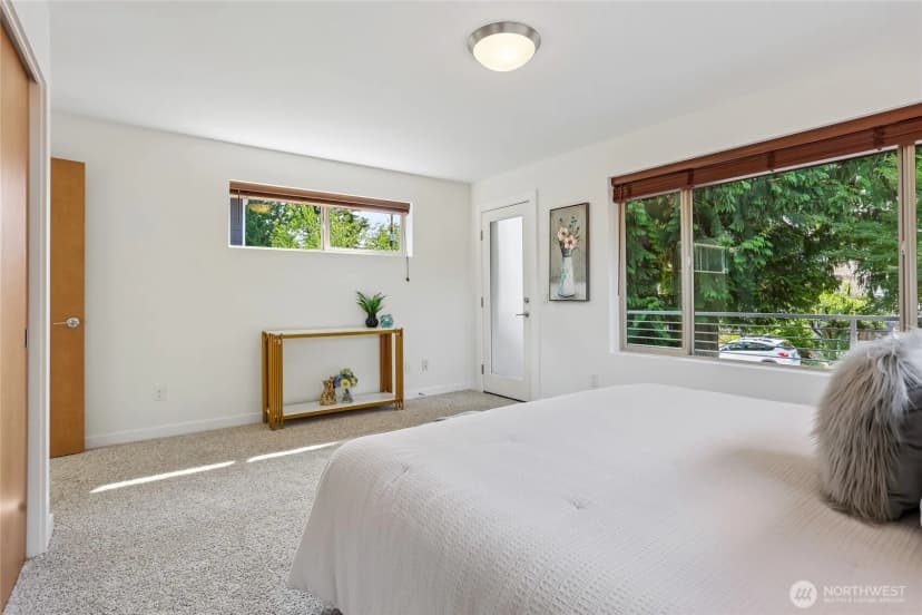 Property photo for 1018 Ne 103rd Street, Seattle photo 14