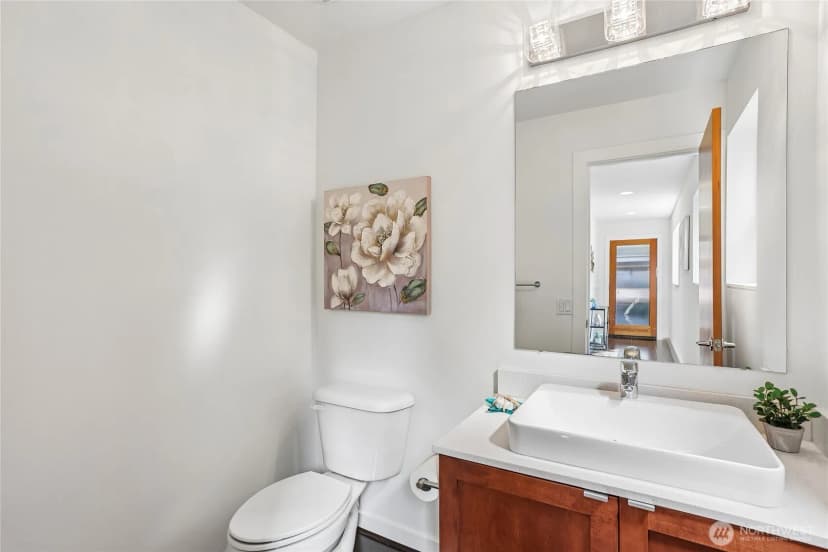 Property photo for 1018 Ne 103rd Street, Seattle photo 11
