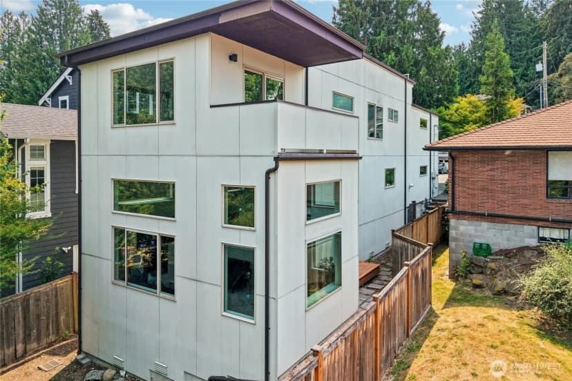 Property photo for 1018 Ne 103rd Street, Seattle photo 28