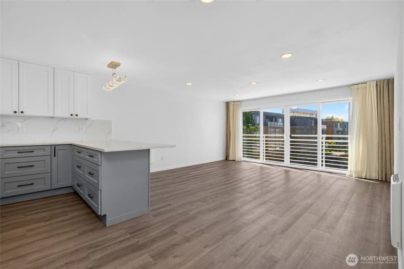 Property photo for 733 S Lake St #209, Kirkland photo 17