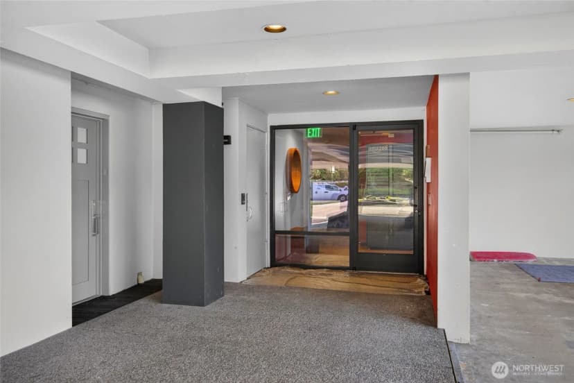 Property photo for 733 S Lake St #209, Kirkland photo 26