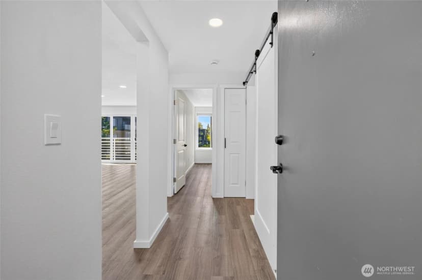 Property photo for 733 S Lake St #209, Kirkland photo 8