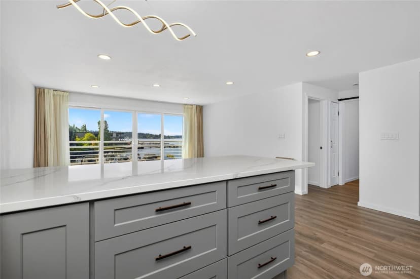 Property photo for 733 S Lake St #209, Kirkland photo 16