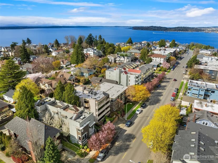 Property photo for 1633 California Avenue Sw #b, Seattle photo 4