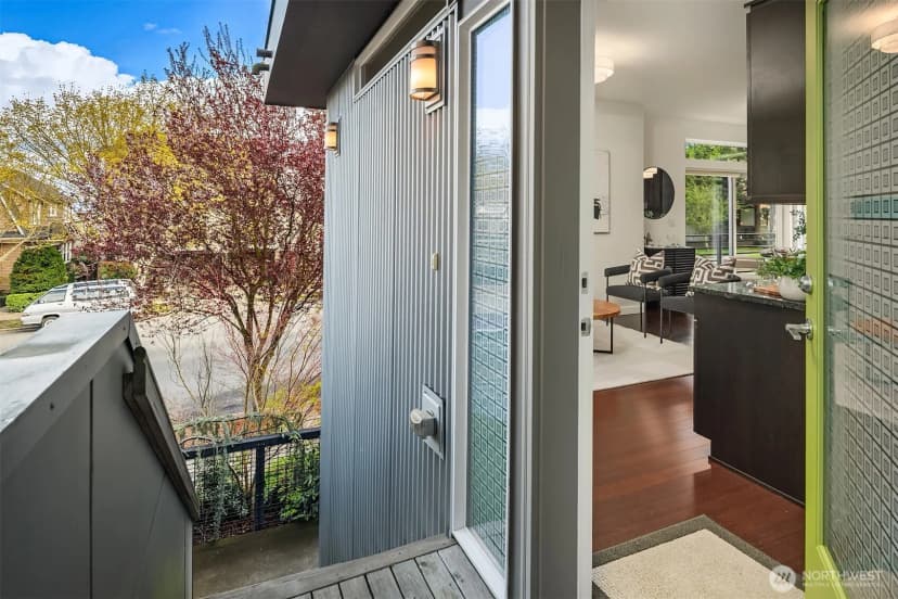 Property photo for 1633 California Avenue Sw #b, Seattle photo 6