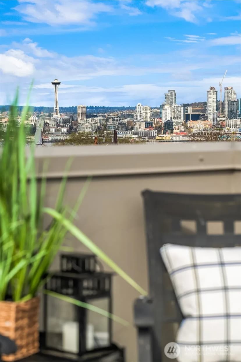 Property photo for 1633 California Avenue Sw #b, Seattle photo 32