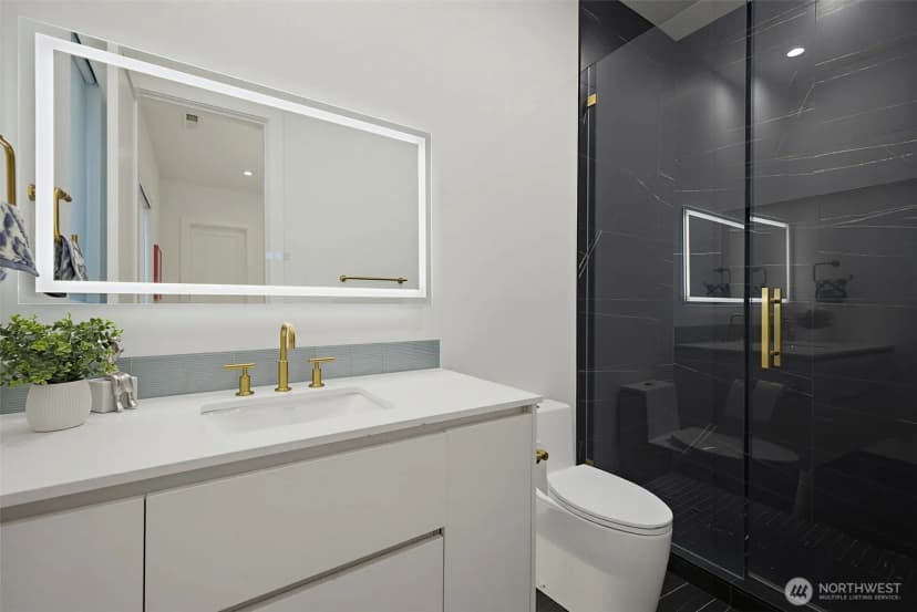 Property photo for 422 98th Avenue Ne, Bellevue photo 25