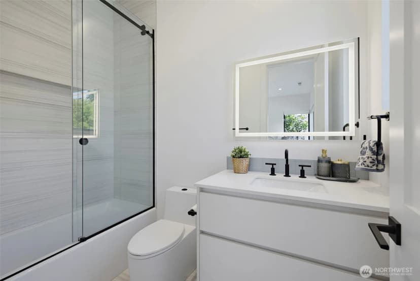 Property photo for 422 98th Avenue Ne, Bellevue photo 23