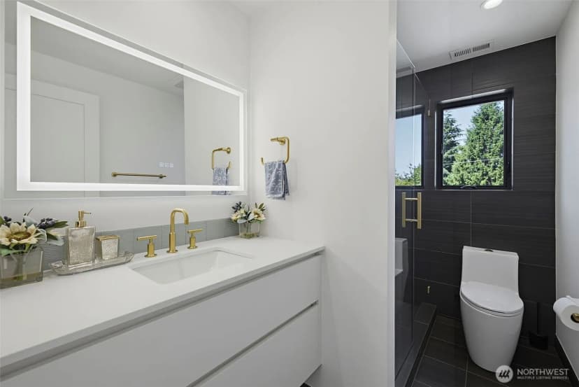 Property photo for 422 98th Avenue Ne, Bellevue photo 28