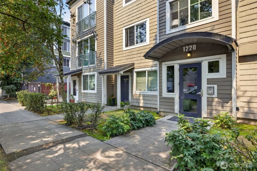 Property photo for 1220 E Columbia Street #202, Seattle