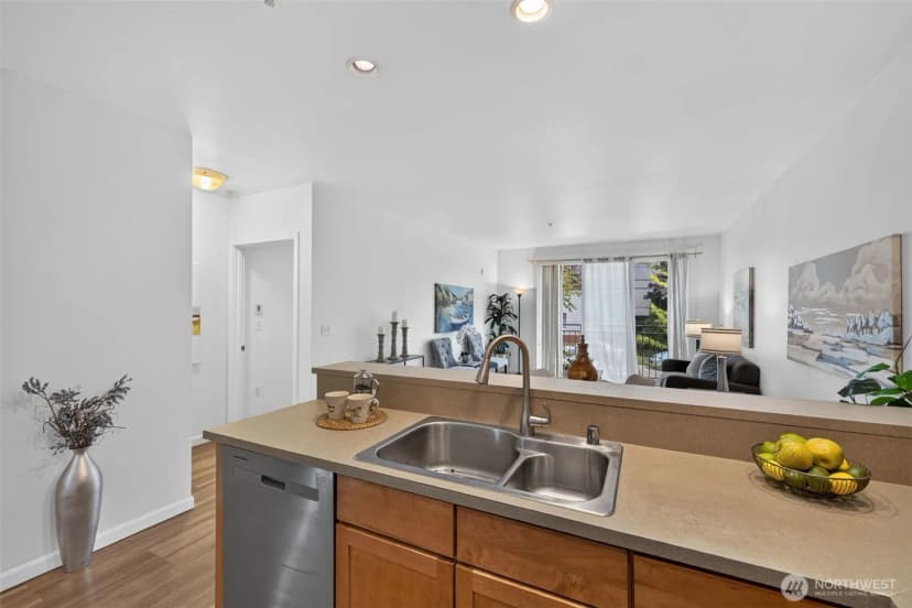 Property photo for 1220 E Columbia Street #202, Seattle photo 6