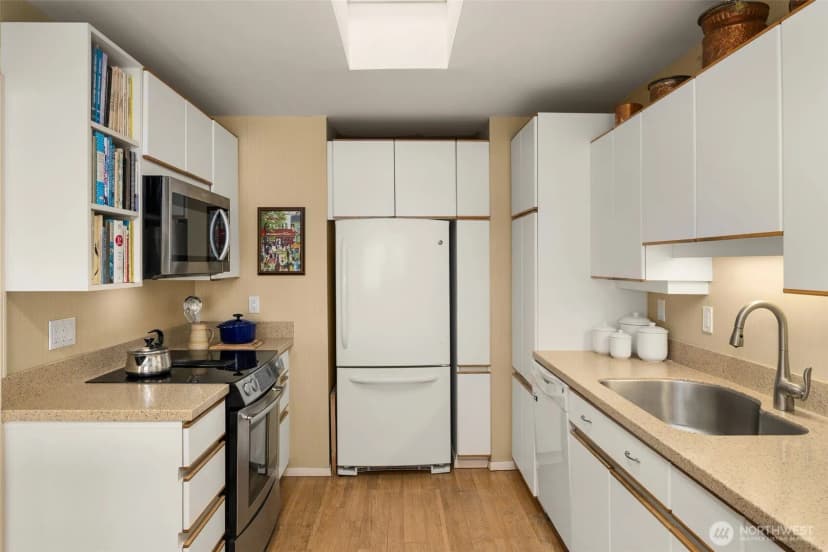 Property photo for 807 Lake Street S #301, Kirkland photo 9