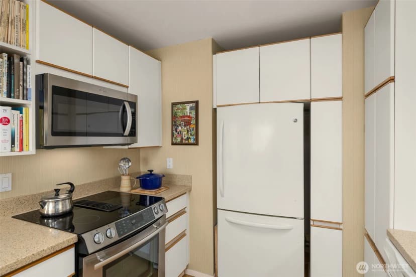 Property photo for 807 Lake Street S #301, Kirkland photo 7