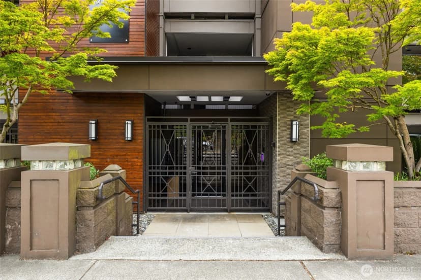 Property photo for 807 Lake Street S #301, Kirkland photo 3