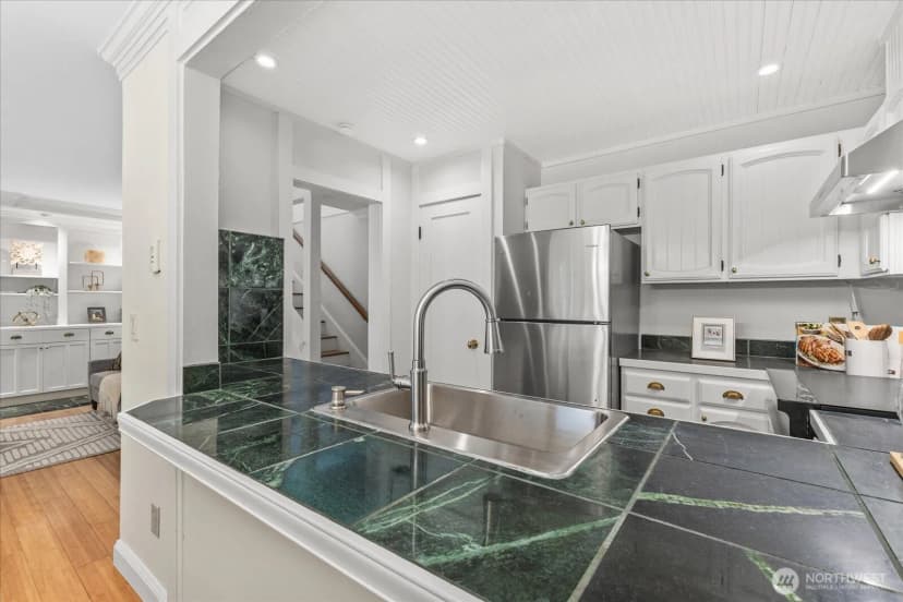 Property photo for 14702 Ne 51st Street #a2, Bellevue photo 9