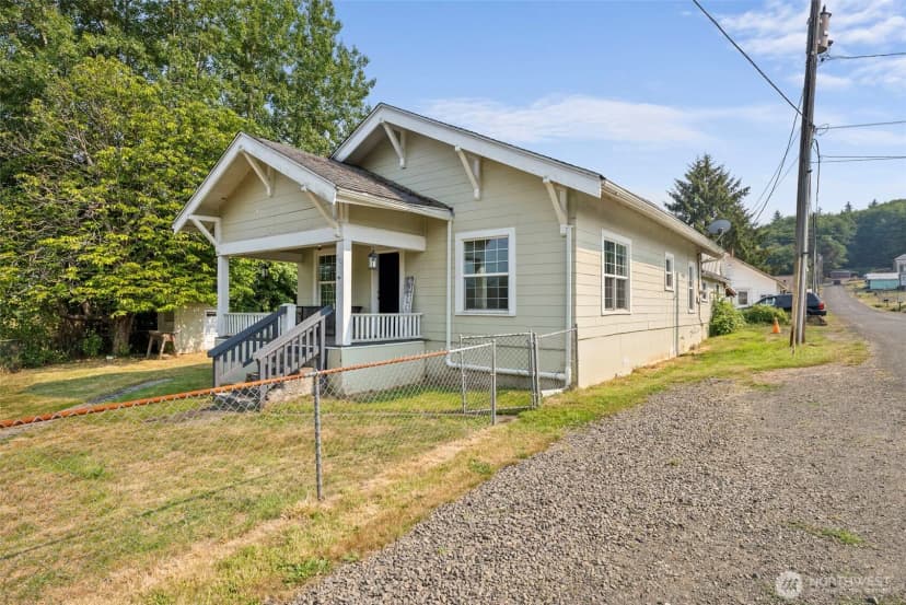 Property photo for 2101 Henkle Street, Raymond photo 2