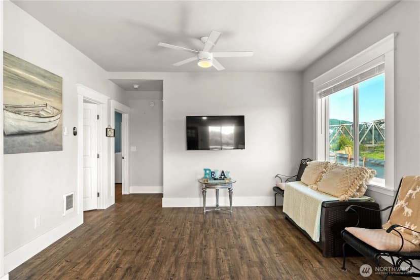 Property photo for 346 Island Lane, Raymond photo 6