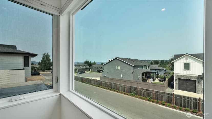 Property photo for 1237 S 234th Drive, Des Moines photo 6