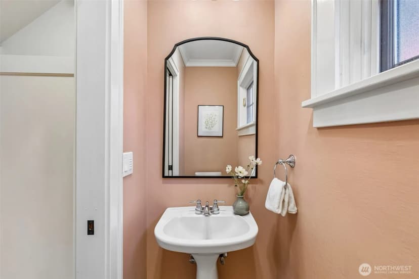 Property photo for 5248 17th Avenue Ne, Seattle photo 14