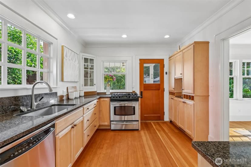 Property photo for 5248 17th Avenue Ne, Seattle photo 12