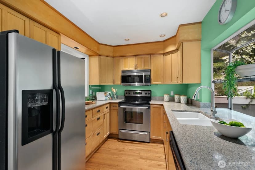 Property photo for 3835 25th Avenue W, Seattle photo 8