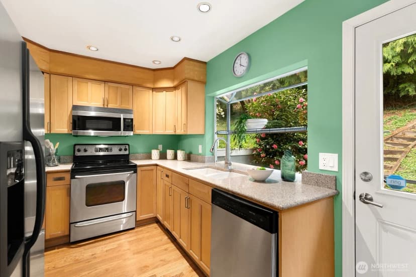 Property photo for 3835 25th Avenue W, Seattle photo 9