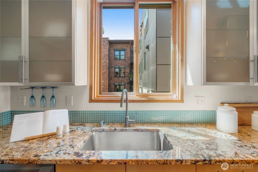 Property photo for 1122 Broadway E #301, Seattle photo 12