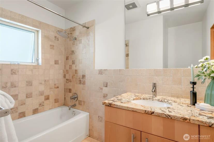 Property photo for 1122 Broadway E #301, Seattle photo 21