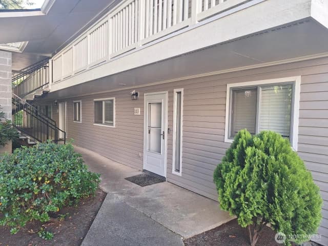 Property photo for 14517 Ne 40th Street #f103, Bellevue photo 2