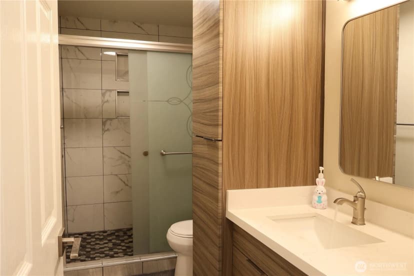 Property photo for 14517 Ne 40th Street #f103, Bellevue photo 20