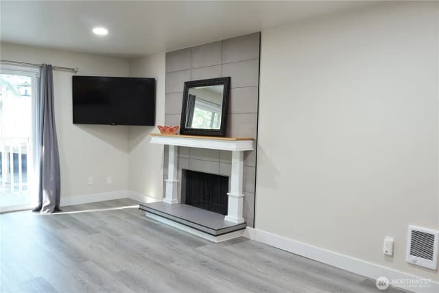Property photo for 14517 Ne 40th Street #f103, Bellevue photo 5