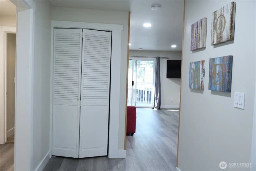 Property photo for 14517 Ne 40th Street #f103, Bellevue photo 4