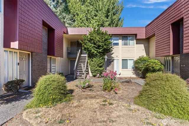 Property photo for 14200 Se 6th St #32, Bellevue