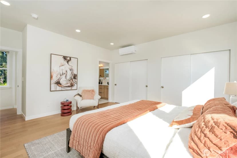 Property photo for 5114 15th Avenue S, Seattle photo 13