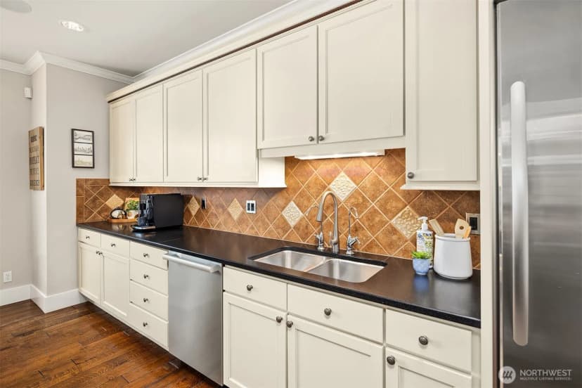 Property photo for 1109 33rd Avenue E, Seattle photo 10