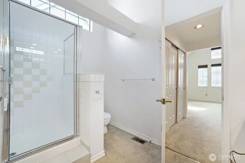 Property photo for 10063 Wallingford Avenue N, Seattle photo 13