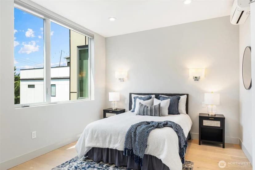Property photo for 305 17th Avenue E, Seattle photo 14