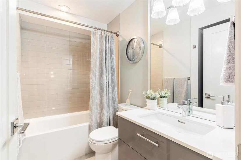 Property photo for 305 17th Avenue E, Seattle photo 23