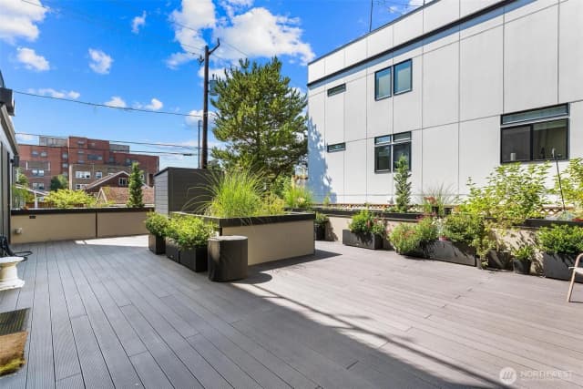 Property photo for 305 17th Avenue E, Seattle photo 3