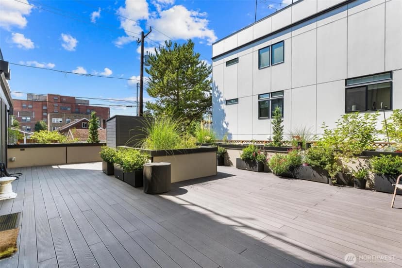 Property photo for 305 17th Avenue E, Seattle photo 3