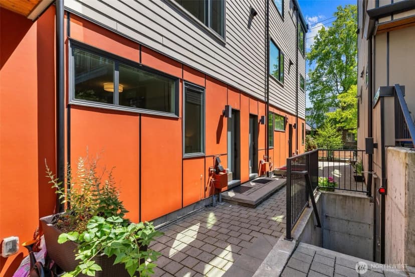 Property photo for 305 17th Avenue E, Seattle photo 37